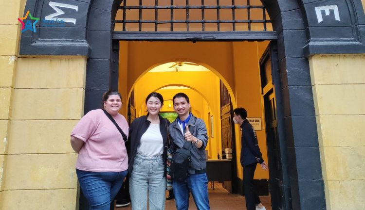 hoa lo prison