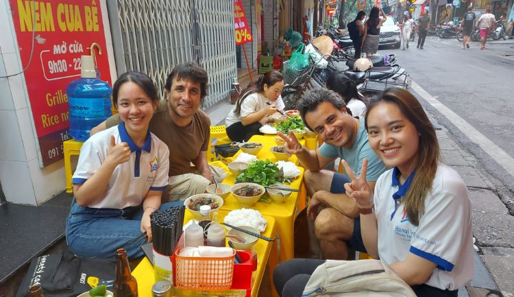 Hanoi Street Food Tour - free private tour guide
