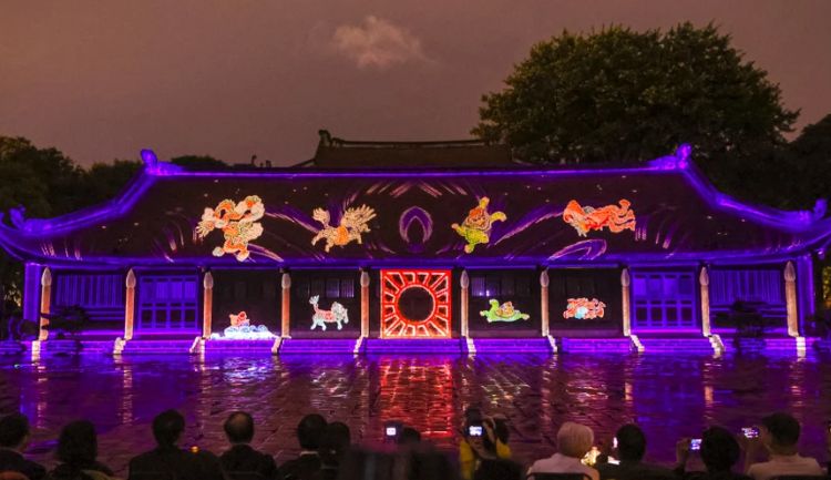 van mieu night tour