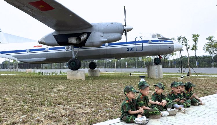 Vietnam Military History Museum-visitors