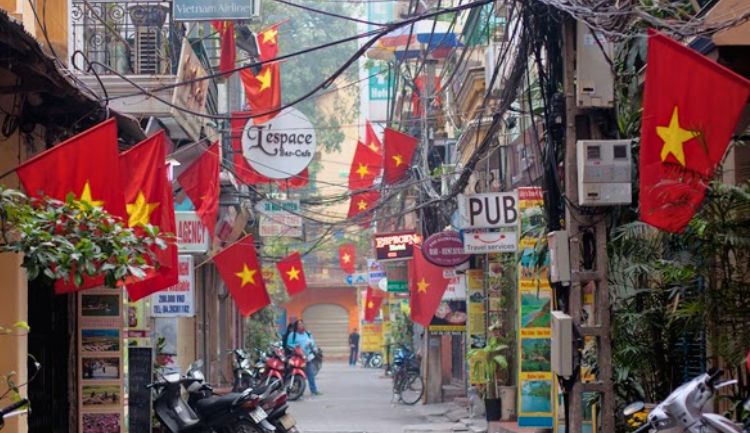 where to visit in hanoi -old quarter